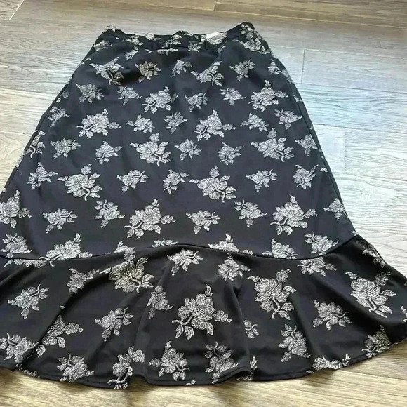 𝅺vanity  Fair | Vintage black floral maxi skirt - Picture 2 of 10